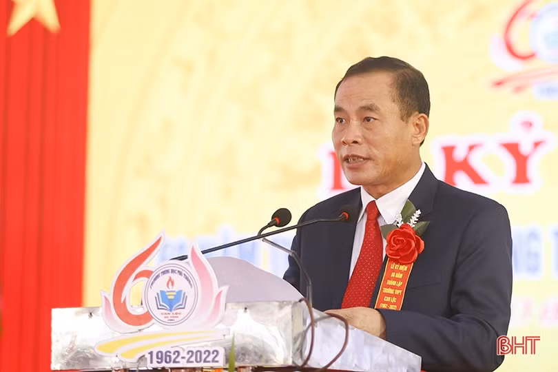 Lãnh đạo tỉnh Hà Tĩnh dự lễ kỷ niệm thành lập các trường THPT