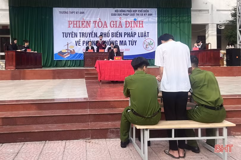 Đưa tình huống pháp lý đến gần hơn với học sinh Hà Tĩnh