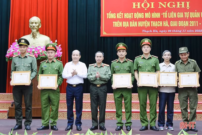 Thạch Hà khen thưởng 20 điển hình thực hiện mô hình tổ liên gia tự quản về an ninh trật tự