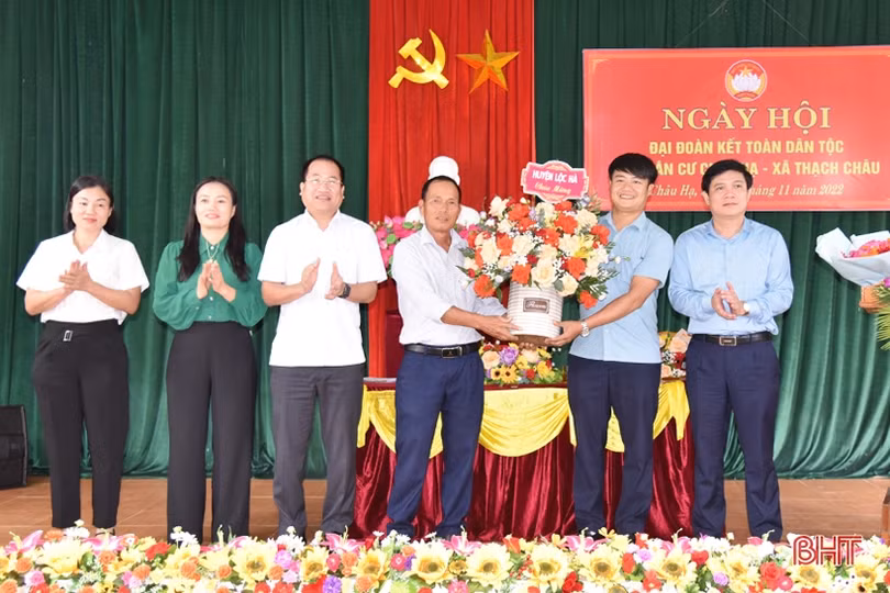 Người dân Lộc Hà, TX Hồng Lĩnh vui ngày hội đại đoàn kết