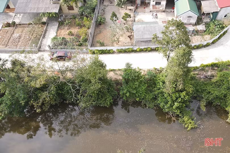 Bờ sông Đập Đình sạt lở, hàng trăm hộ dân ở Trung Lộc lo lắng