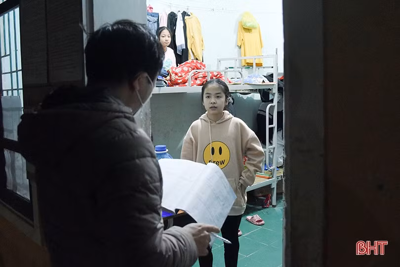 Nơi trường là nhà, thầy cô là cha mẹ