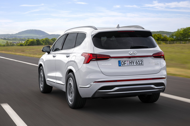 Hyundai Santa Fe Hybrid 2023 êm ái hơn, sang trọng hơn, chốt giá từ 40.725 USD