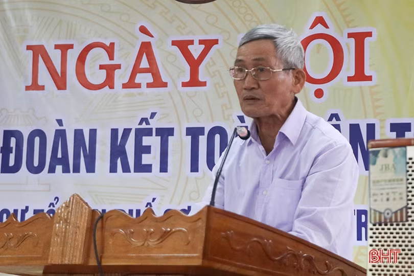 Phó Chủ tịch UBND tỉnh Trần Báu Hà chung vui Ngày hội Đại đoàn kết tại Can Lộc