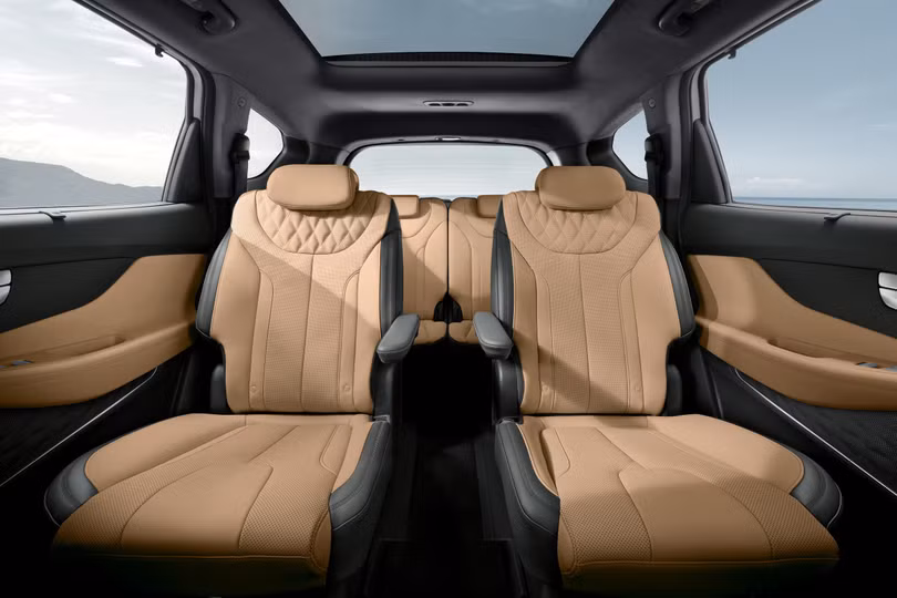 Hyundai Santa Fe Hybrid 2023 êm ái hơn, sang trọng hơn, chốt giá từ 40.725 USD