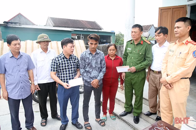 Ban ATGT Hà Tĩnh thăm hỏi, động viên các gia đình nạn nhân TNGT