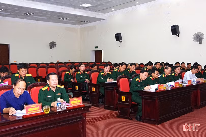 Xây dựng nền quốc phòng toàn dân gắn với thế trận an ninh nhân dân vững mạnh