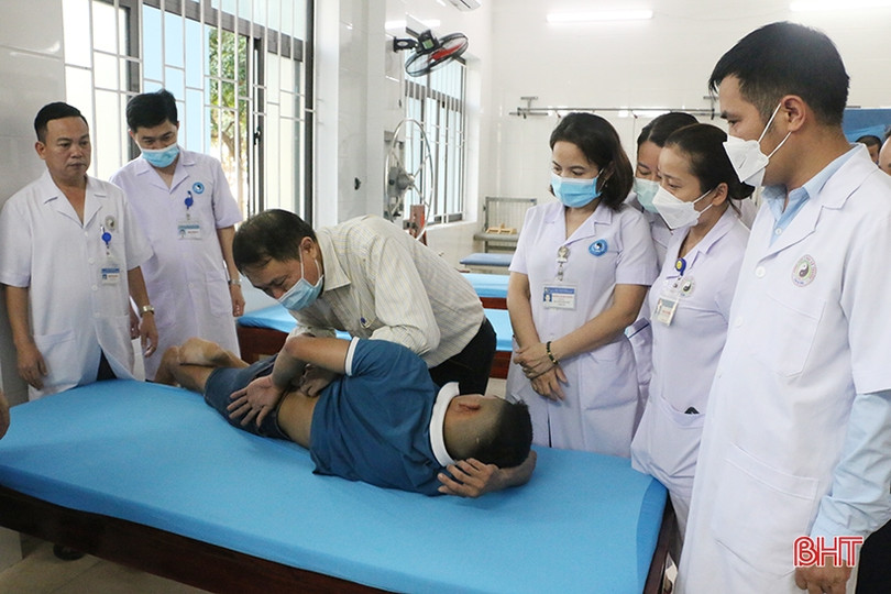 Bệnh viện Y học cổ truyền Trung ương chuyển giao kỹ thuật chuyên sâu cho bác sỹ Hà Tĩnh