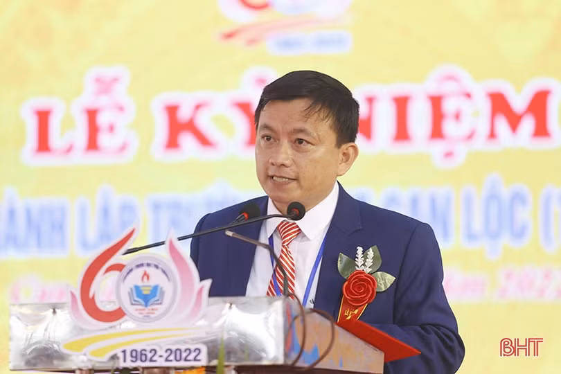 Lãnh đạo tỉnh Hà Tĩnh dự lễ kỷ niệm thành lập các trường THPT