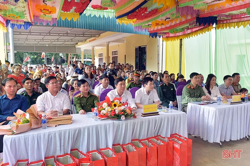 Lãnh đạo tỉnh chung vui ngày hội đoàn kết tại Thạch Hà, Hương Khê