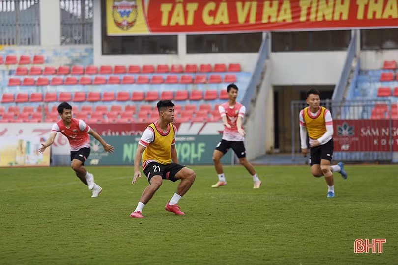 U21 Hồng Lĩnh Hà Tĩnh: Có ngoại binh lò Barcelona, nhiều gương mặt tuyển trẻ Việt Nam