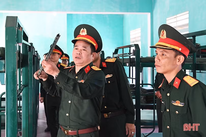 Tiếp tục quán triệt các chỉ thị, mệnh lệnh, siết chặt kỷ luật, kỷ cương trong quân đội