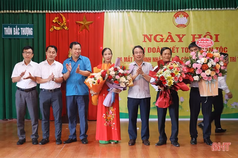 Lãnh đạo tỉnh chung vui ngày hội đoàn kết tại Thạch Hà, Hương Khê