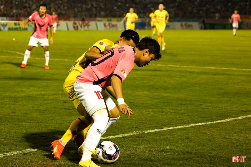 Hồng Lĩnh Hà Tĩnh vẫn chưa tạo ra bước ngoặt trong cuộc đua trụ hạng