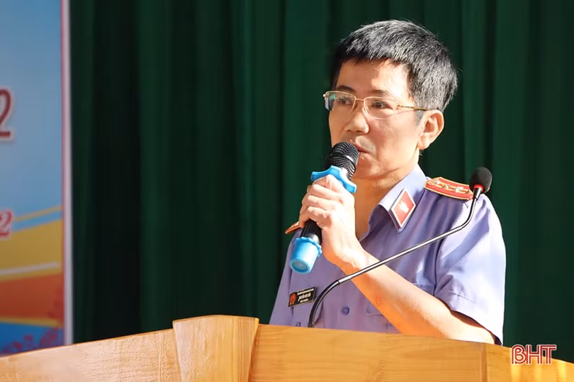 Phiên tòa giả định giáo dục pháp luật cho hơn 1.300 học sinh ở Cẩm Xuyên