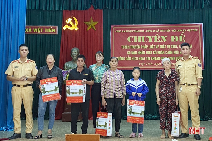 Phổ biến pháp luật về ATGT cho gần 2.000 người dân, học sinh Thạch Hà