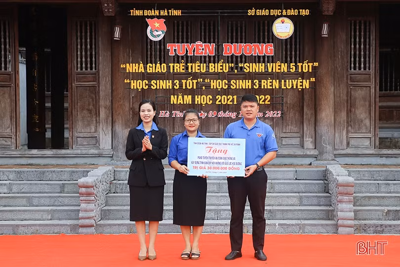 Hà Tĩnh tuyên dương 52 giáo viên trẻ, học sinh, sinh viên tiêu biểu