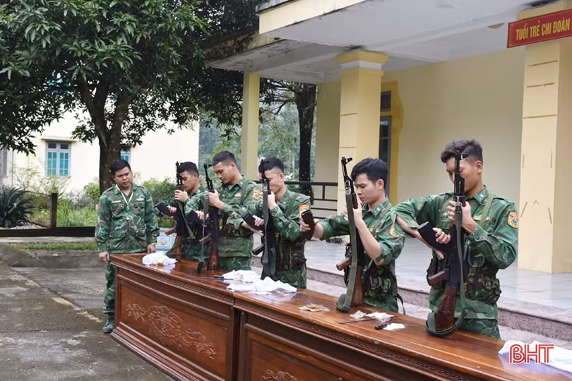 Bảo vệ biên giới gắn với giữ rừng, kiểm soát vùng lòng hồ Ngàn Trươi - Cẩm Trang