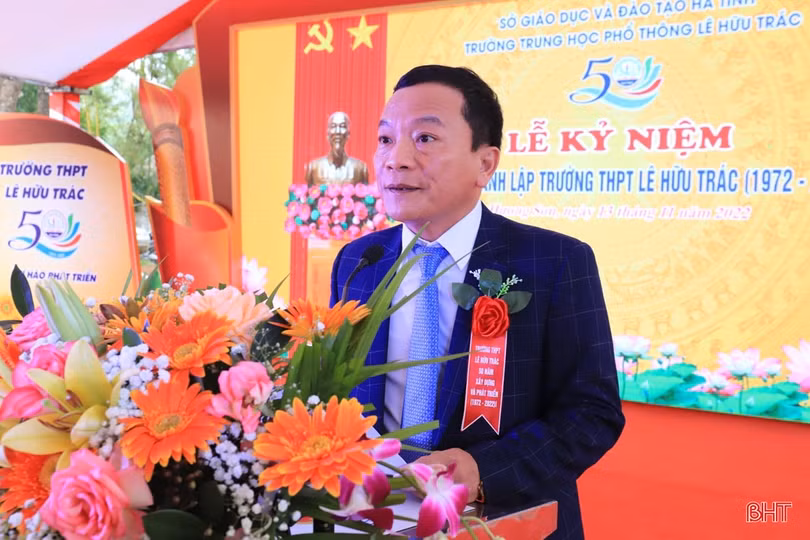 Lãnh đạo tỉnh Hà Tĩnh dự lễ kỷ niệm thành lập các trường THPT