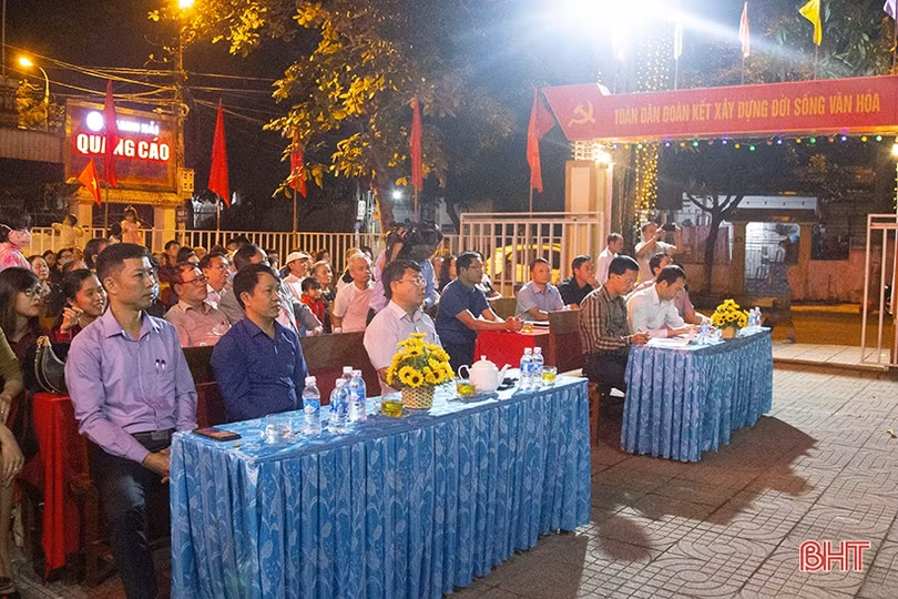 Nhân dân thành phố Hà Tĩnh vui Ngày hội Đại đoàn kết