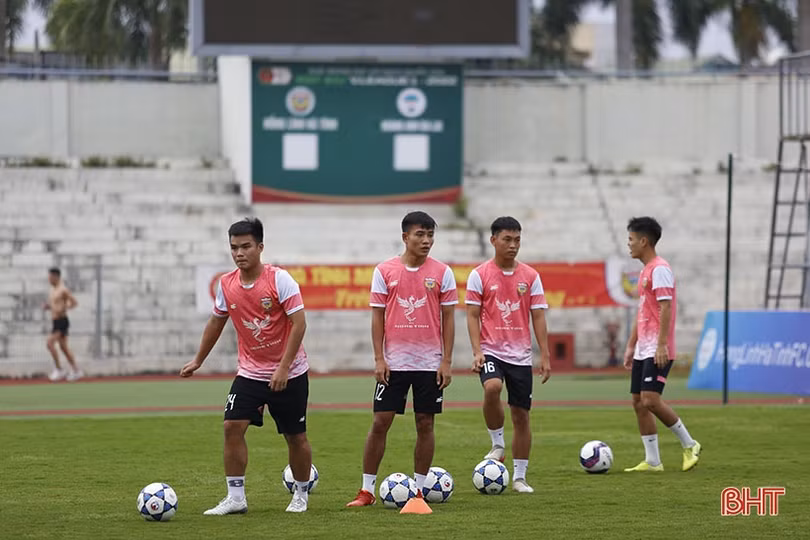 U21 Hồng Lĩnh Hà Tĩnh: Có ngoại binh lò Barcelona, nhiều gương mặt tuyển trẻ Việt Nam