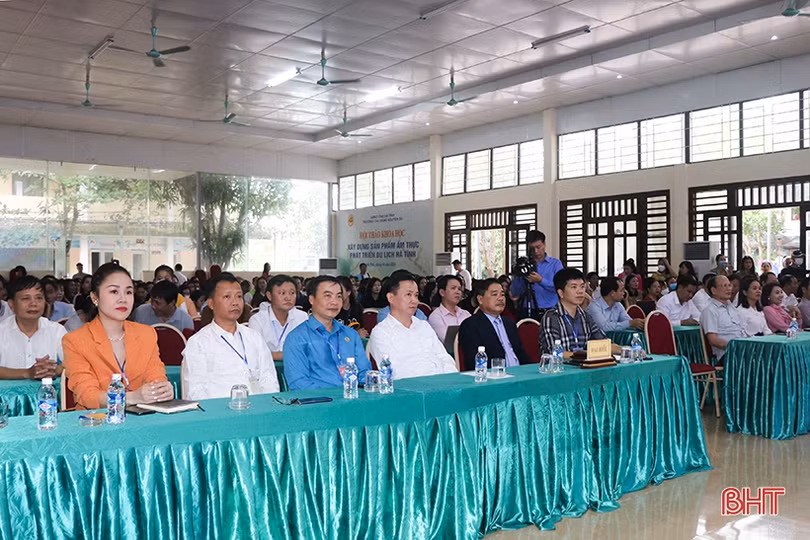 Khai mạc Liên hoan Tiếng hát giáo viên ngành GD&ĐT Hà Tĩnh