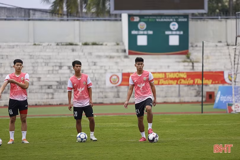 U21 Hồng Lĩnh Hà Tĩnh: Có ngoại binh lò Barcelona, nhiều gương mặt tuyển trẻ Việt Nam