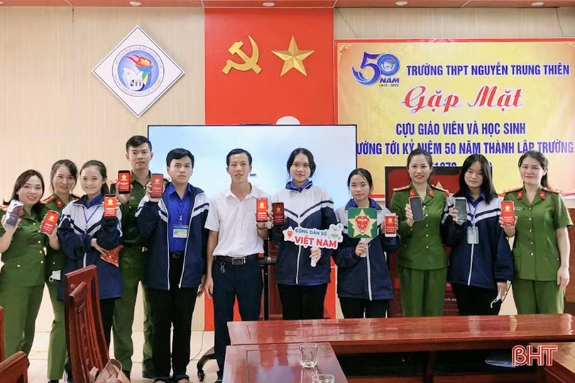 Công an Hà Tĩnh dồn sức “90 ngày, đêm” thực hiện các thủ tục về dữ liệu dân cư