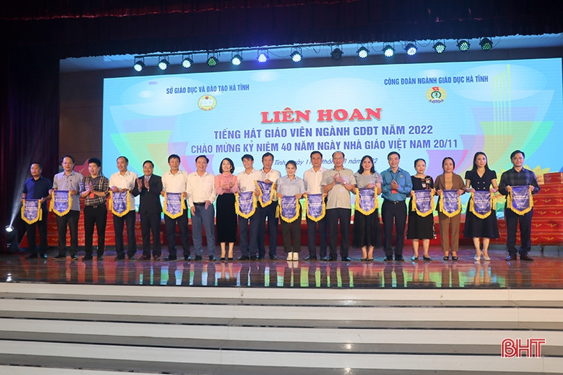 Khai mạc Liên hoan Tiếng hát giáo viên ngành GD&ĐT Hà Tĩnh