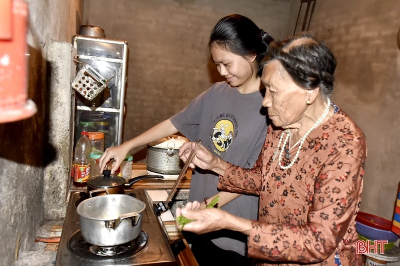 Tiếp sức cho học sinh nghèo ở TX Hồng Lĩnh đến trường