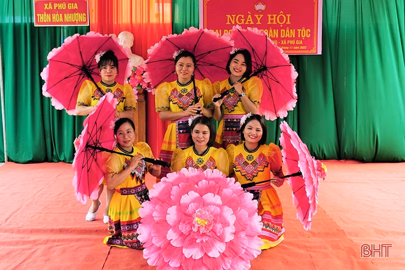 Lãnh đạo tỉnh chung vui ngày hội đoàn kết tại Thạch Hà, Hương Khê