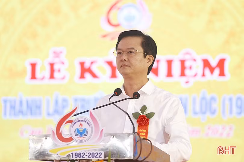 Lãnh đạo tỉnh Hà Tĩnh dự lễ kỷ niệm thành lập các trường THPT