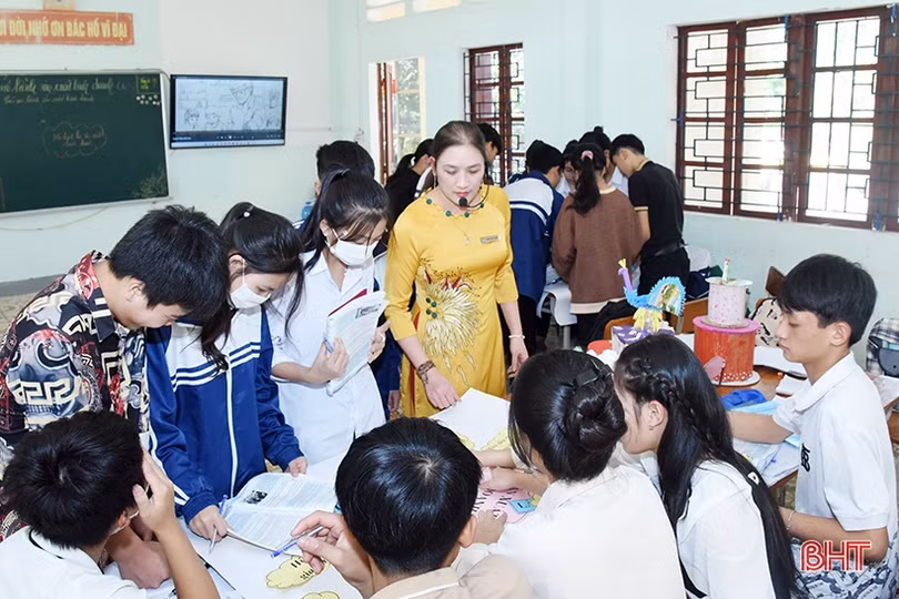 Nơi trường là nhà, thầy cô là cha mẹ