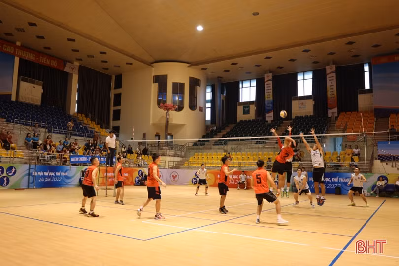 Sôi nổi giải bóng chuyền ngành Giáo dục & Đào tạo TP Hà Tĩnh