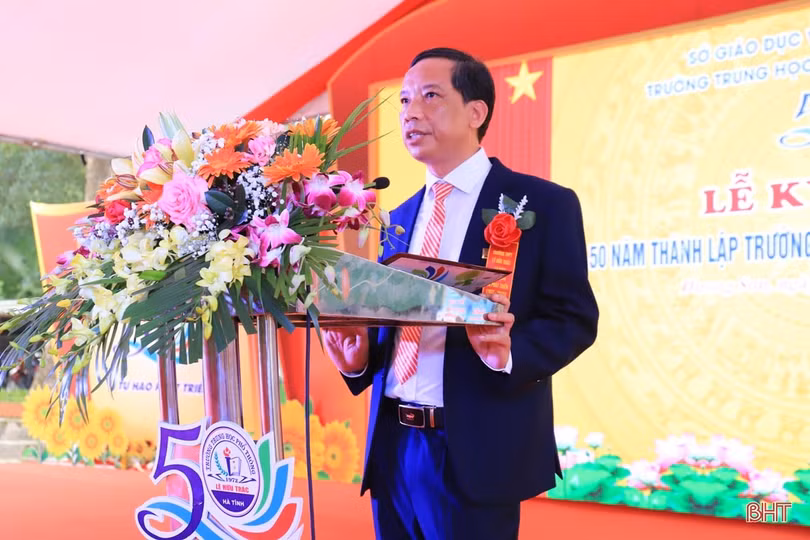 Lãnh đạo tỉnh Hà Tĩnh dự lễ kỷ niệm thành lập các trường THPT