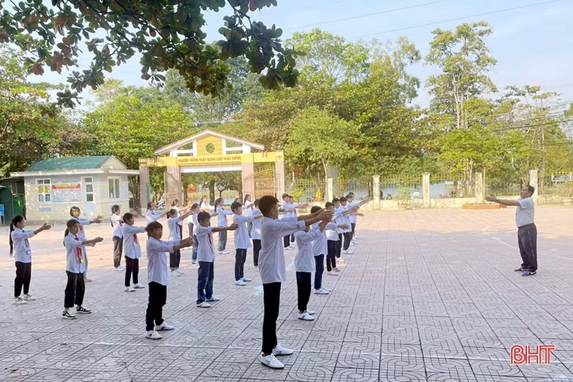 Nơi trường là nhà, thầy cô là cha mẹ