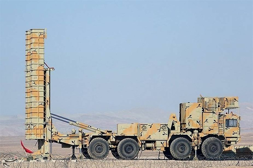 Iran ra mắt hệ thống tên lửa có tầm bắn hơn 300 km