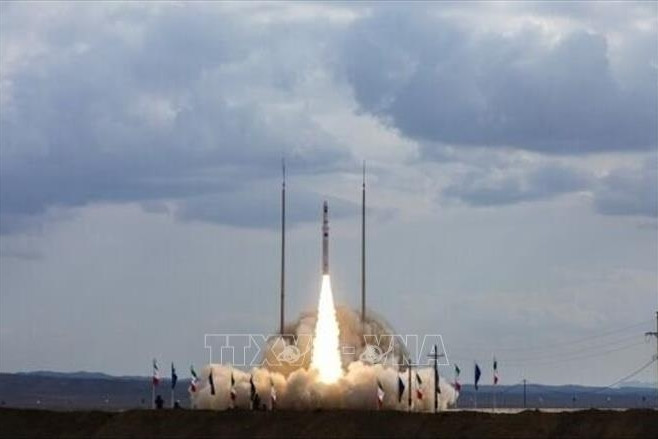 Iran tuyên bố chế tạo được tên lửa đạn đạo siêu vượt âm