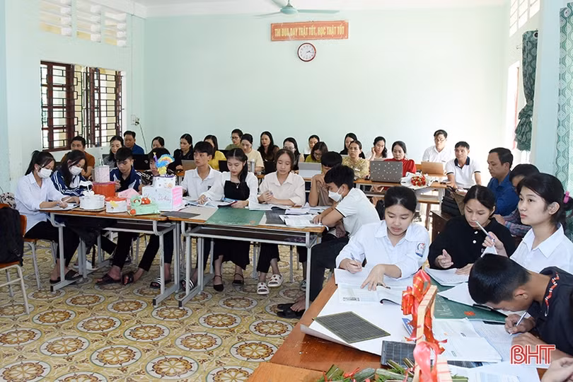 Nơi trường là nhà, thầy cô là cha mẹ