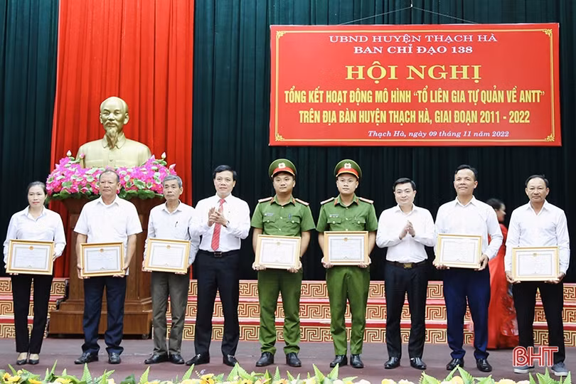 Thạch Hà khen thưởng 20 điển hình thực hiện mô hình tổ liên gia tự quản về an ninh trật tự