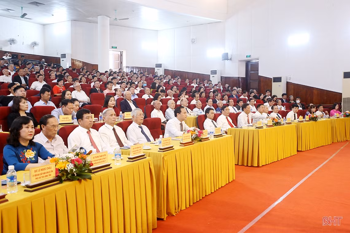 Tiếp tục xây dựng đội ngũ nhà giáo Hà Tĩnh tâm huyết, trách nhiệm, đạo đức trong sáng, chuyên môn, nghiệp vụ giỏi