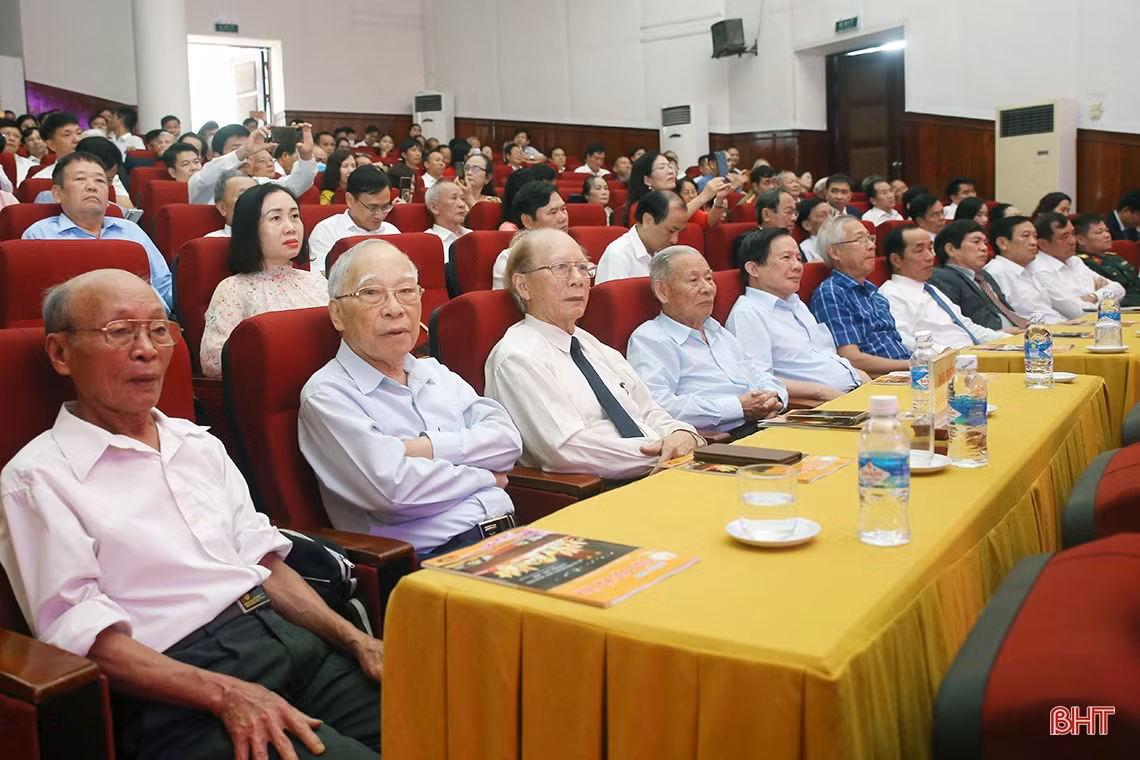 Tiếp tục xây dựng đội ngũ nhà giáo Hà Tĩnh tâm huyết, trách nhiệm, đạo đức trong sáng, chuyên môn, nghiệp vụ giỏi