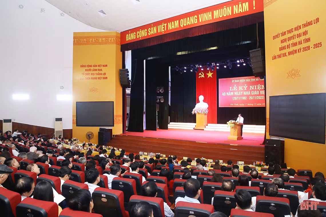 Tiếp tục xây dựng đội ngũ nhà giáo Hà Tĩnh tâm huyết, trách nhiệm, đạo đức trong sáng, chuyên môn, nghiệp vụ giỏi