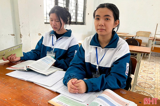 Học bổng Vừ A Dính - thắp sáng ước mơ cho nữ sinh vùng biên