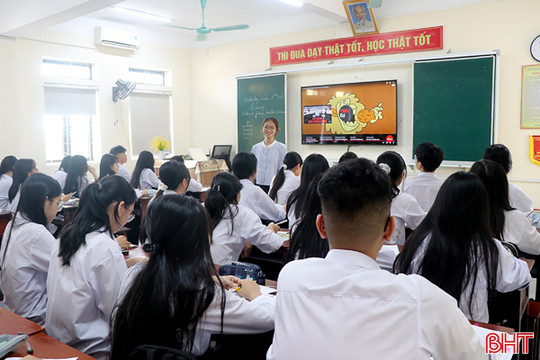 Đặc cách công nhận 20 học sinh giỏi tỉnh môn tiếng Anh lớp 11