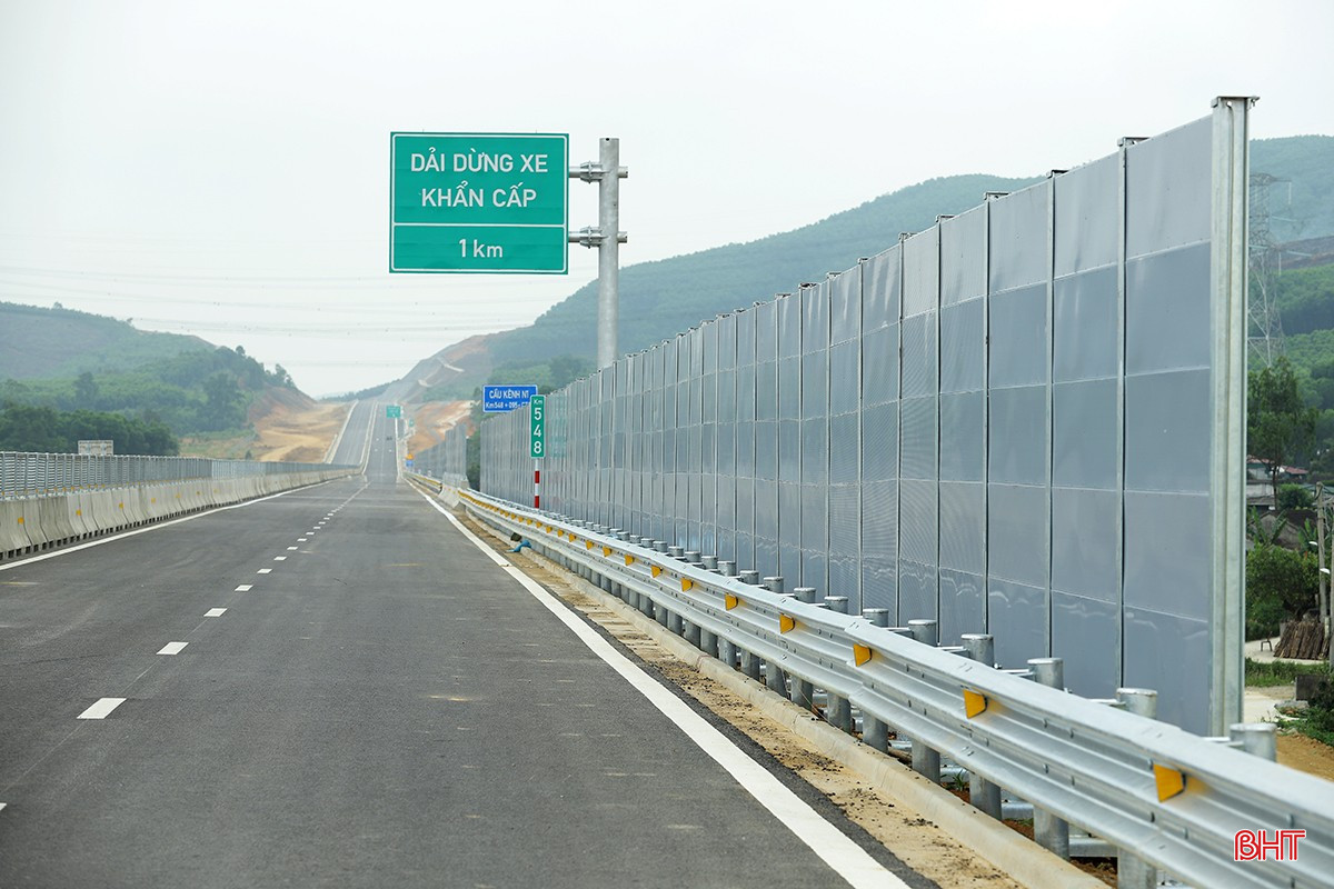 ハムギー・ブンアン高速道路区間では、カムタック村のほか、カムソン村、カムティン村(カムスエン県)、キーフォン村(キーアン県)など5か所に防音壁が設置されている。 bqbht_br_tam-chong-on-cao-toc.jpg