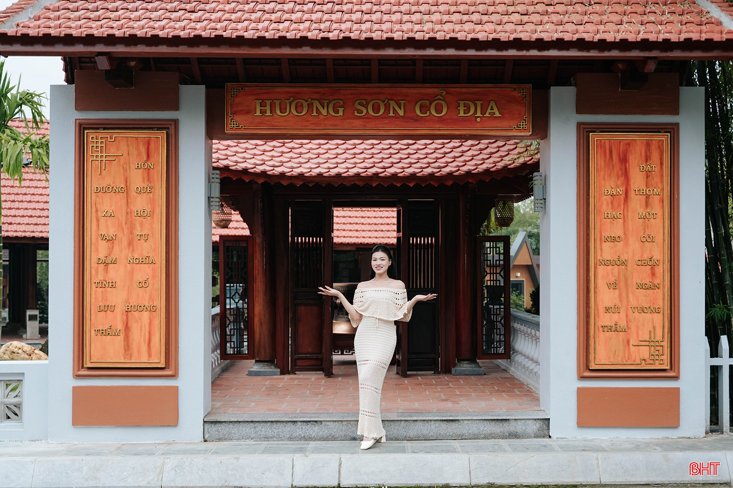 ដោយបន្តដំណើរថតពាណិជ្ជកម្មទូរទស្សន៍ផ្សព្វផ្សាយទេសចរណ៍ជាមួយកាសែតហាទិញ និងវិទ្យុ និងទូរទស្សន៍ កញ្ញា ង្វៀន ធី ញូ ក្វៀន ដែលជាបវរកញ្ញាឯកទេសចរណ៍វៀតណាម បានទទួលបទពិសោធន៍គួរឱ្យរំភើបជាច្រើននៅតំបន់អេកូទេសចរណ៍ហៃធឿង - រមណីយដ្ឋានហៃធឿង។ bqbht_br_a1.jpg