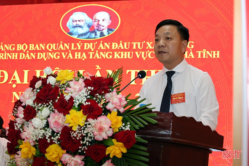 Đồng chí Nguyễn Quang Linh - Giám đốc Ban Quản lý dự án đầu tư xây dựng công trình dân dụng và hạ tầng khu vực tỉnh Hà Tĩnh phát biểu tại đại hội bqbht_br_ban-dan-dung-1.jpg