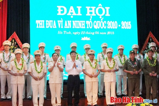 Vinh danh 49 tập thể, cá nhân điển hình thi đua "Vì An ninh tổ quốc" ảnh 3 Vinh danh 49 tập thể, cá nhân điển hình thi đua "Vì An ninh tổ quốc" ảnh 3