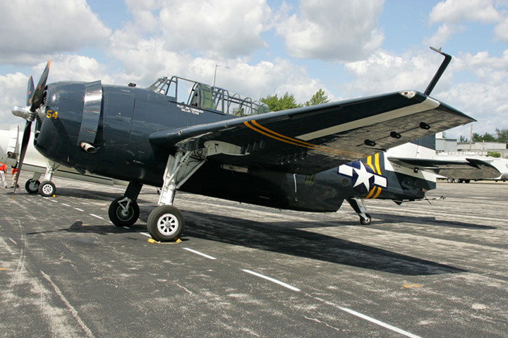 chien dau co grumman avenger anh hung tham lang diet tau san bay